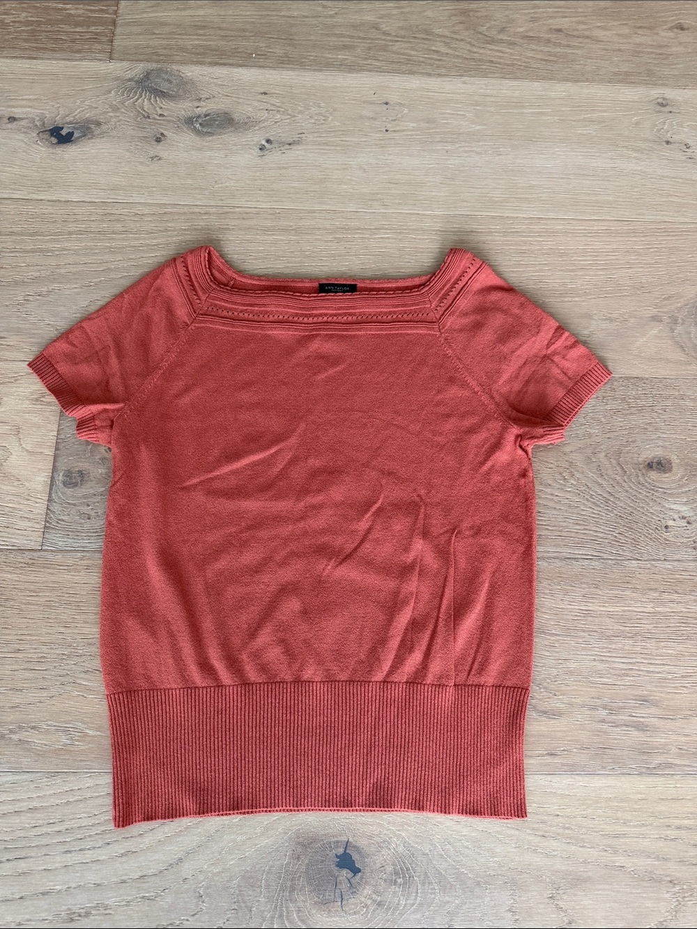 Ann Taylor Factory Coral Scoop Neck Short Sleeve Knit Top